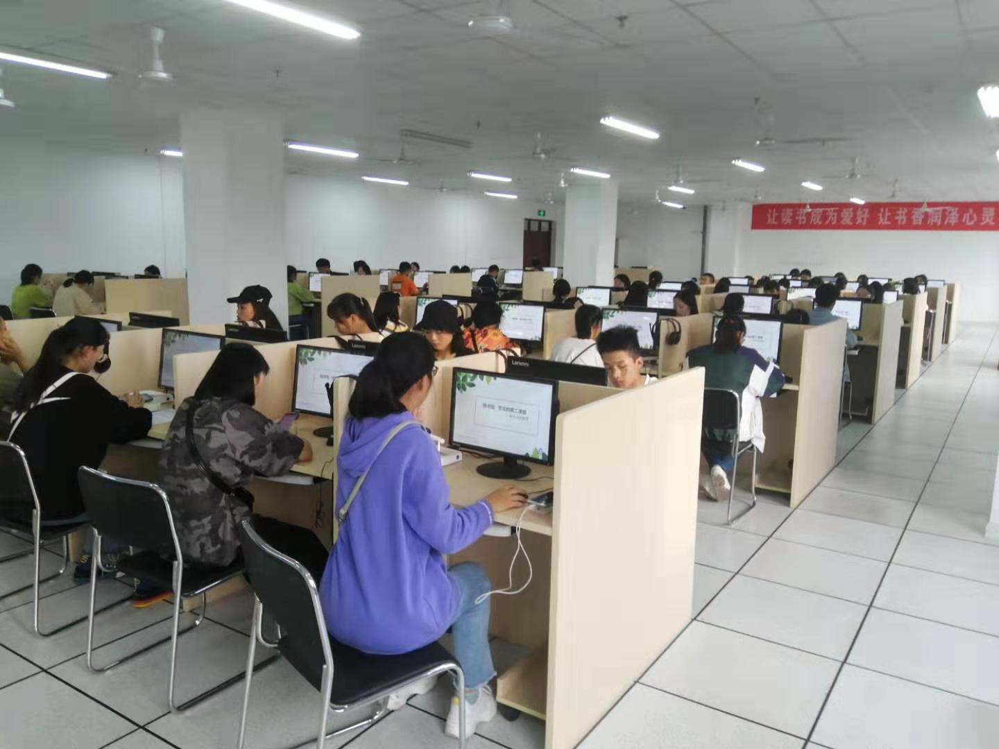 开启知识大门，图书馆为2019级新生举办入馆教育及信息咨询服务